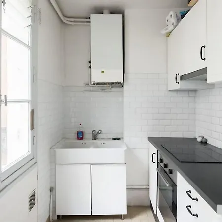 Bright 41m Near The 10th District-paris Apartmán *